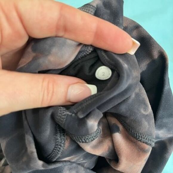 Lululemon Tie Dye Align Biker Shorts Size 2 - Picture 2 of 5